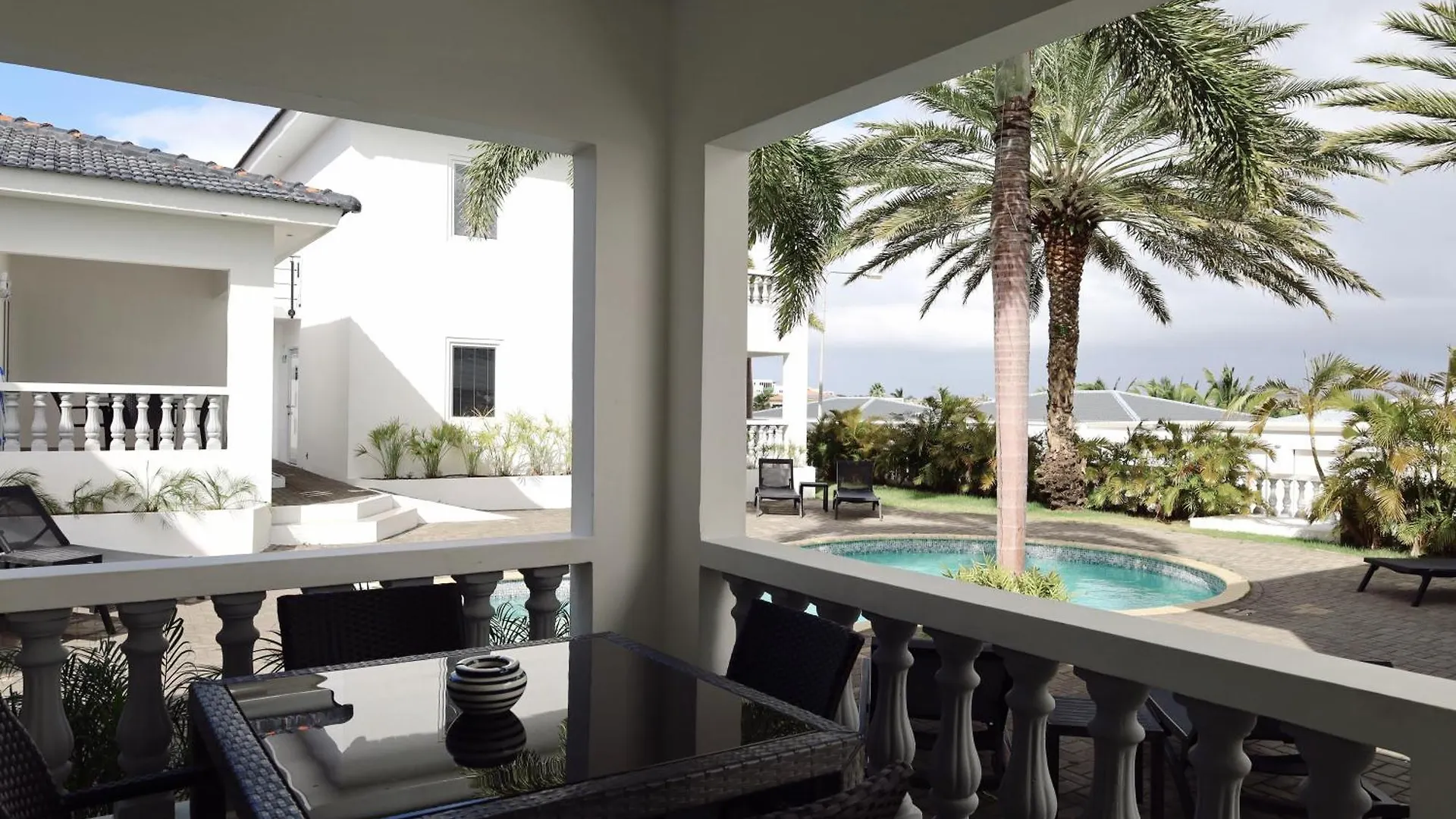 Palm Crest Apartment Willemstad